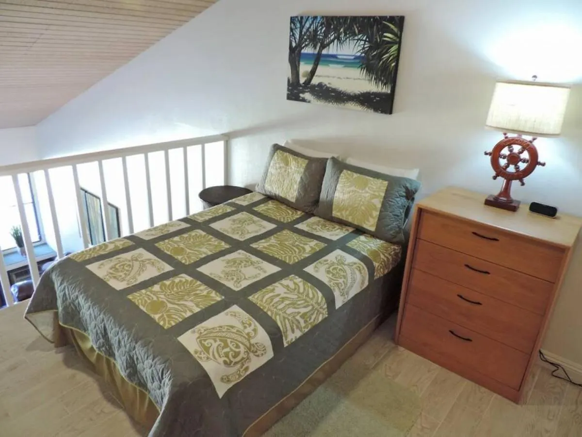 Charming One Bedroom With Loft By The Pool Kahuku